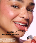 Sweet Treat Lip Oil in Coconut Cream – applicator